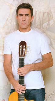 Бутусов, фото с гитарой