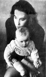 Анжелика Эстоева с дочерью