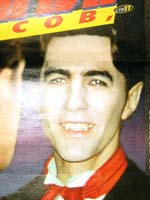 Вячеслав Бутусов в образе вампира в клипе Нежный вампир - обложка газеты Живой звук №5 1997 год