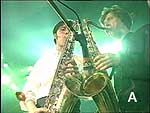 Алексей Могилевский играет на саксофоне