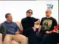 Евгений Кулаков, Вячеслав Бутусов, Олег Сакмаров сидят на диване