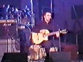 Бутусов с гитарой на сцене